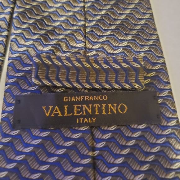 Gianfranco Valentino Wave Print Silk Tie - Picture 3 of 4